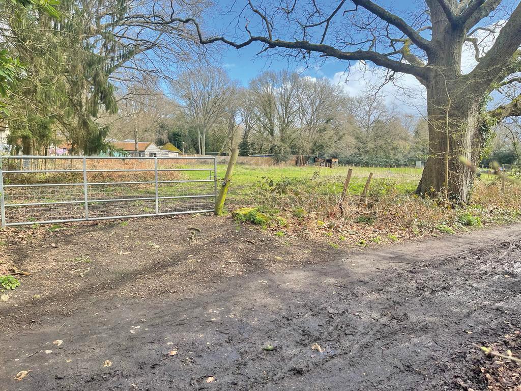 Land off, Priest Lane, WOKING, Surrey, GU24 9NE