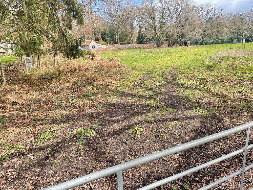 Land off, Priest Lane, WOKING, Surrey, GU24 9NE