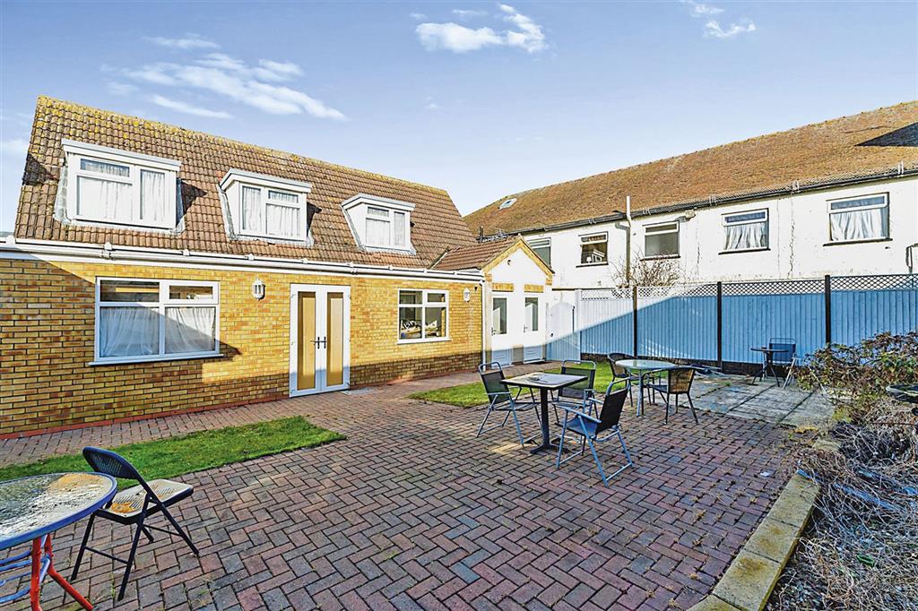 The Premier Hotel, Lincoln Road, SKEGNESS, Lincolnshire, PE25 2EA