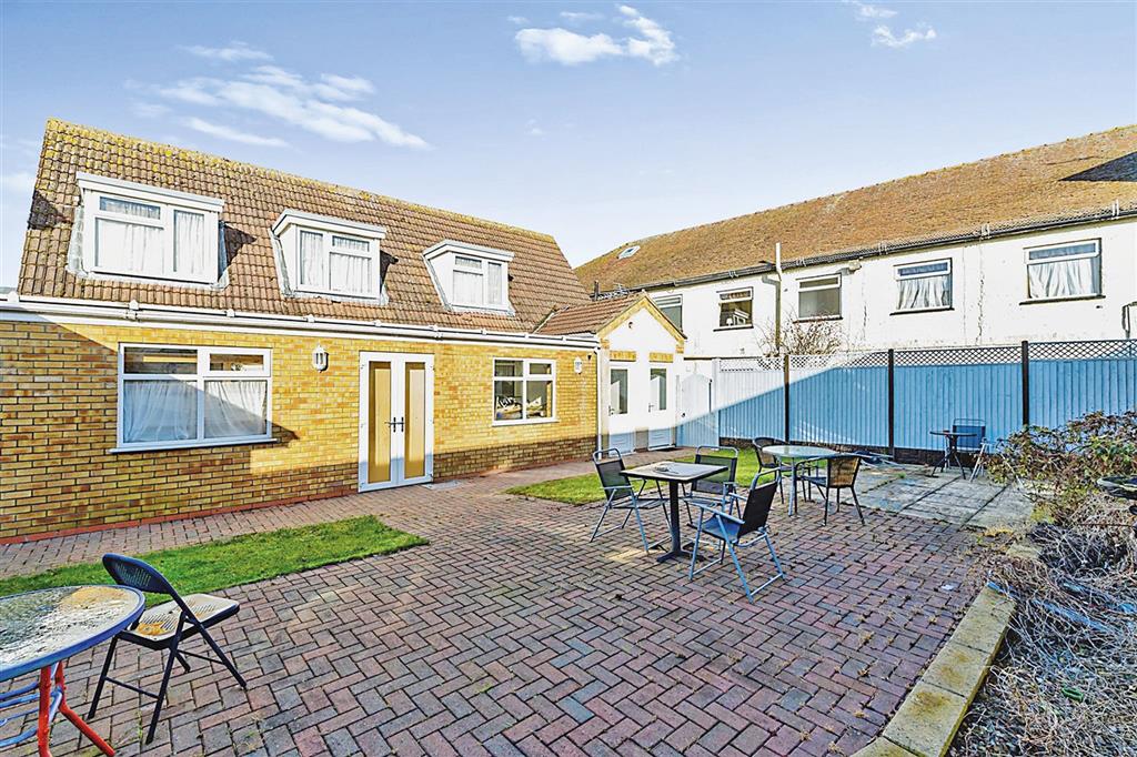 The Premier Hotel, Lincoln Road, SKEGNESS, Lincolnshire, PE25 2EA