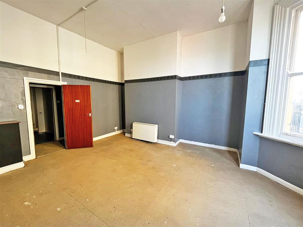 Flat 3, Victoria House, 5, Victoria Parade, RAMSGATE, Kent, CT11 8DE
