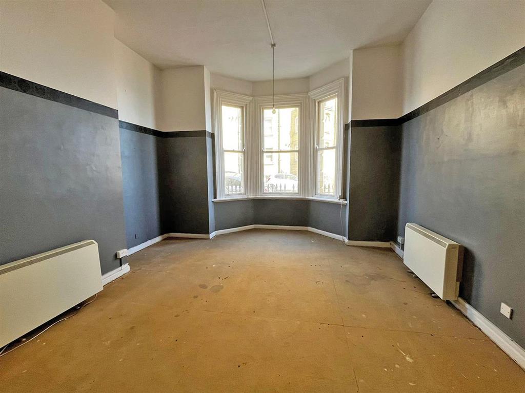Flat 3, Victoria House, 5, Victoria Parade, RAMSGATE, Kent, CT11 8DE