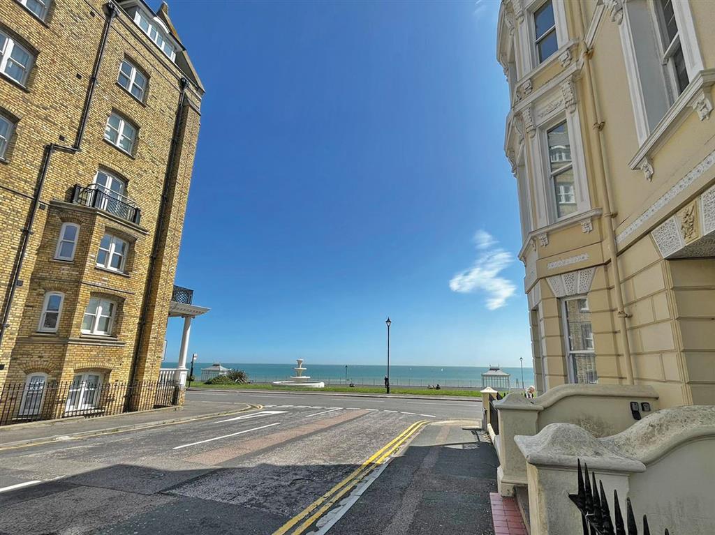 Flat 3, Victoria House, 5, Victoria Parade, RAMSGATE, Kent, CT11 8DE