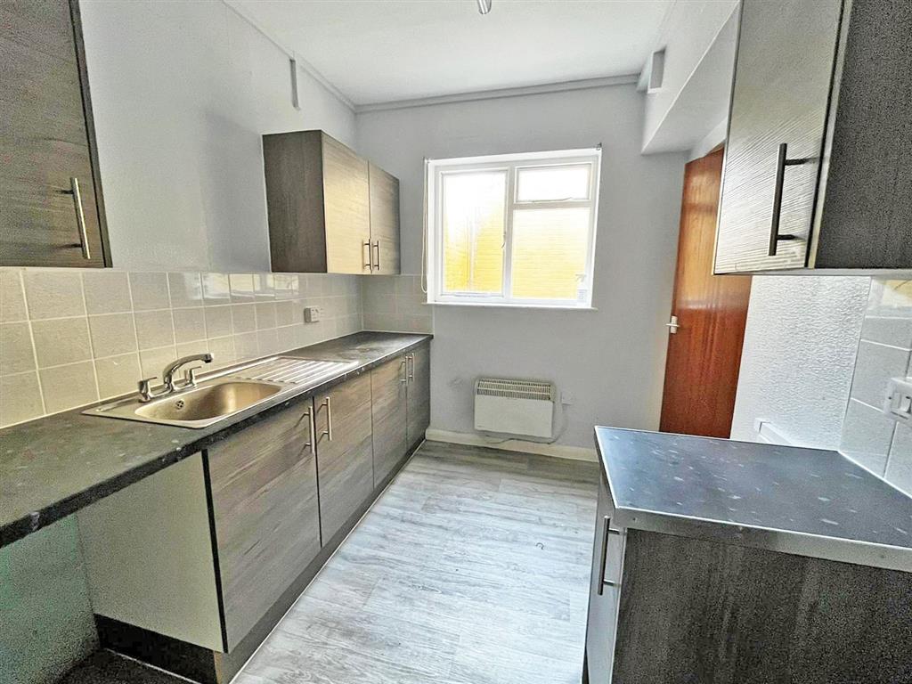 Flat 3, Victoria House, 5, Victoria Parade, RAMSGATE, Kent, CT11 8DE