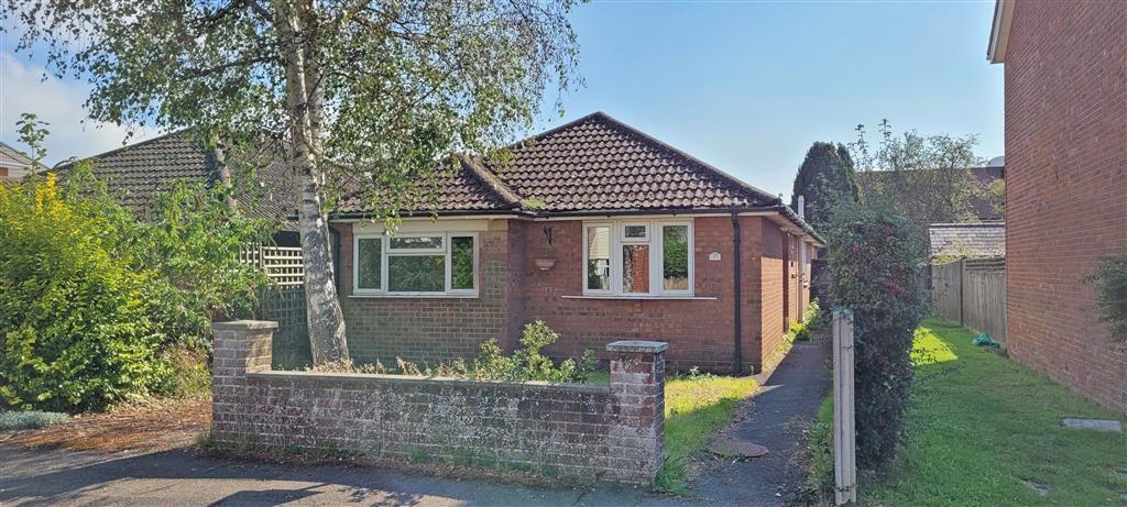 37, Compton Road, NEW MILTON, Hampshire, BH25 6EQ