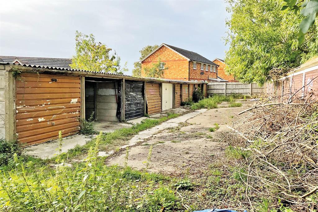 17 Garages at, Springhill Road, AYLESBURY, Buckinghamshire, HP18 0TF