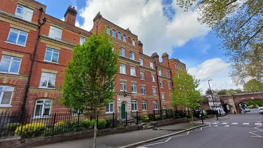 Flat 8, Block B Peabody Estate, Rosendale Road, London, SE24 9DZ