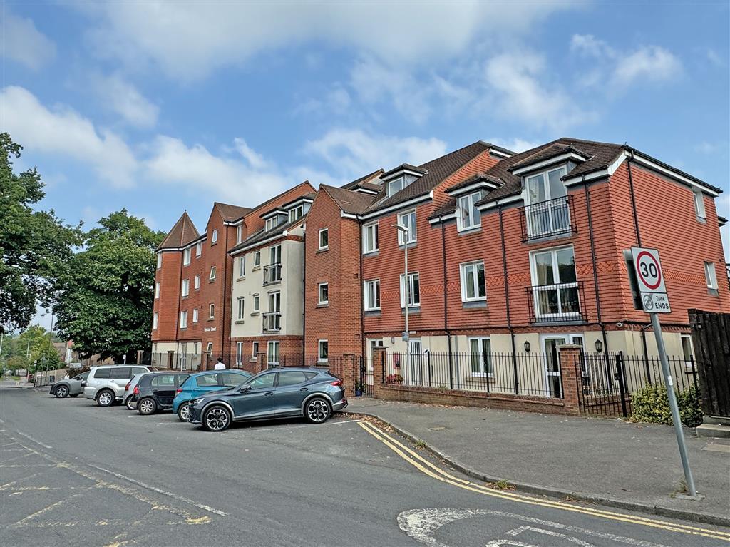 36 Roman Court, High Street, EDENBRIDGE, Kent, TN8 5LW
