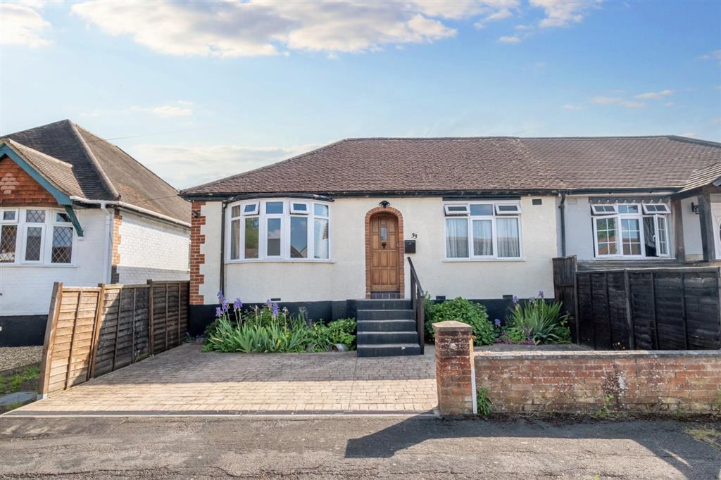 33, Ayebridges Avenue, EGHAM, Surrey, TW20 8HS