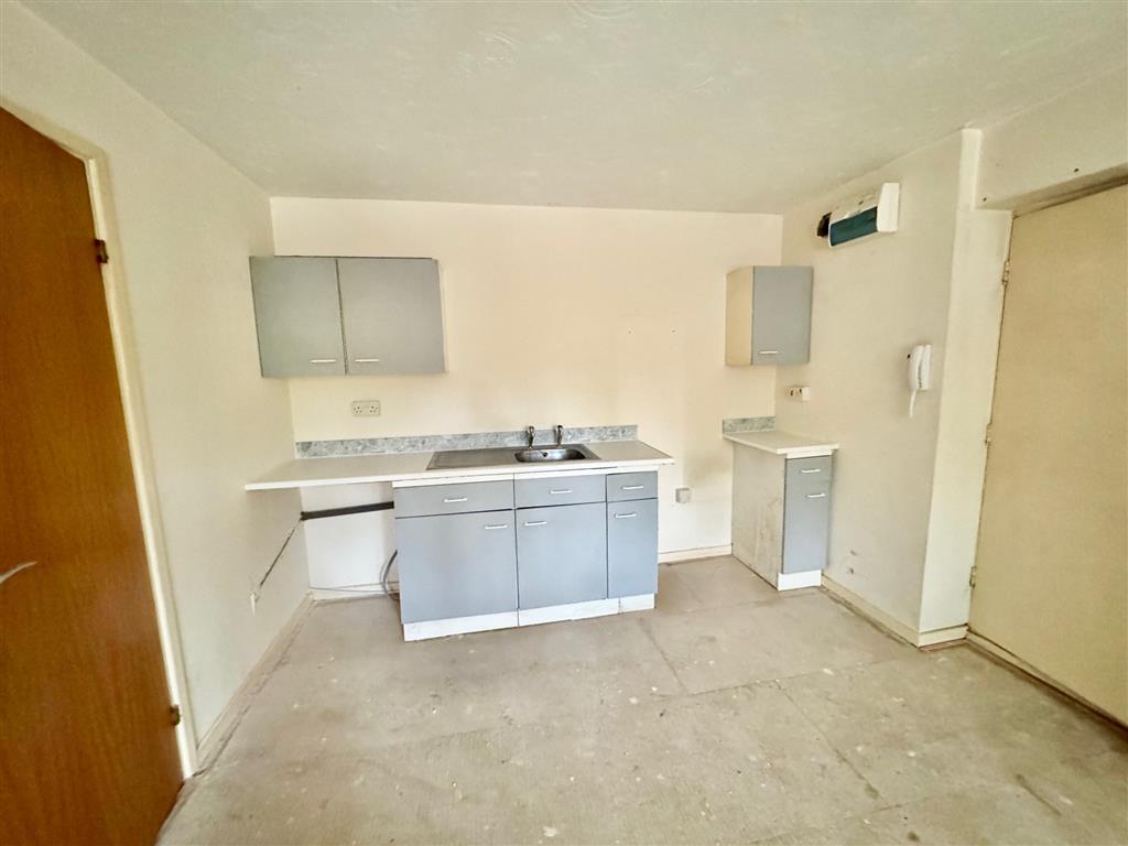 27, Willenhall Drive, HAYES, Middlesex, UB3 2UT