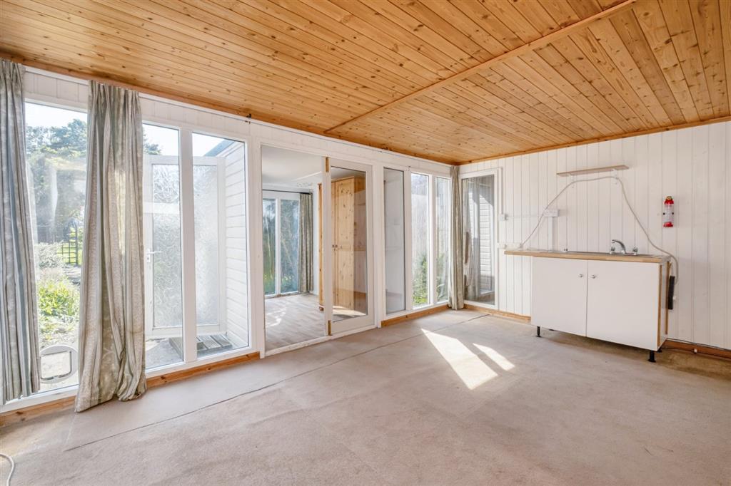 33, Ayebridges Avenue, EGHAM, Surrey, TW20 8HS