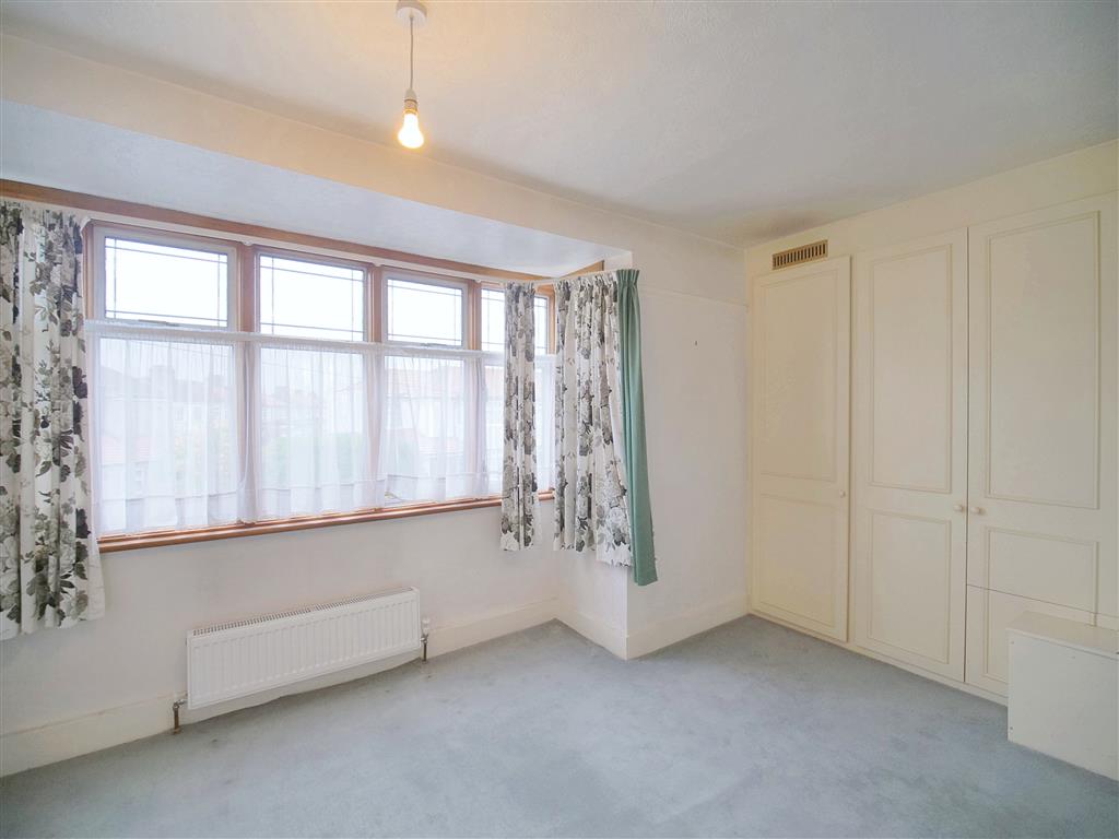 125, Linley Crescent, ROMFORD, Essex, RM7 8RB