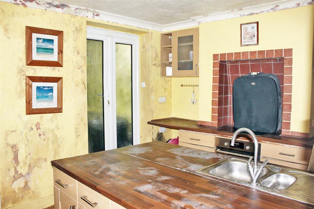 16, Battle Road, ST. LEONARDS-ON-SEA, East Sussex, TN37 7AB