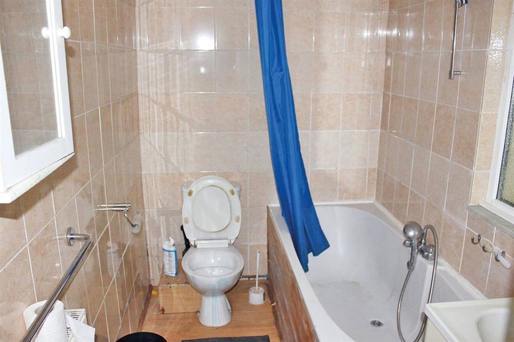 16, Battle Road, ST. LEONARDS-ON-SEA, East Sussex, TN37 7AB