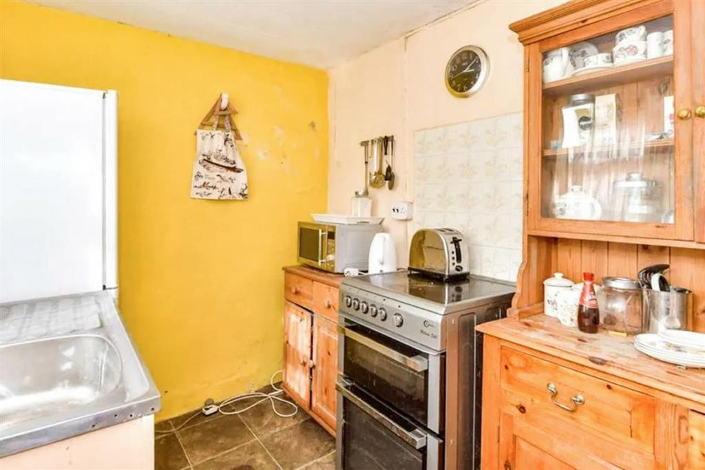 20, Clarence Road, VENTNOR, Isle of Wight, PO38 1NE