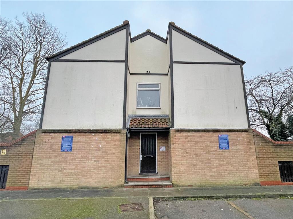 8, Lanham Place, BASILDON, Essex, SS13 1PX