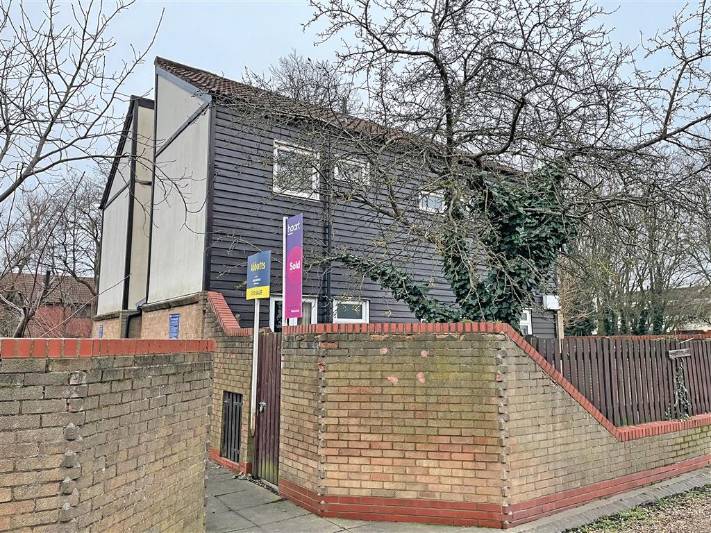 8, Lanham Place, BASILDON, Essex, SS13 1PX