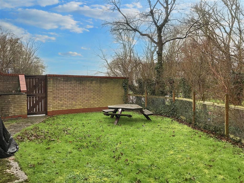 8, Lanham Place, BASILDON, Essex, SS13 1PX