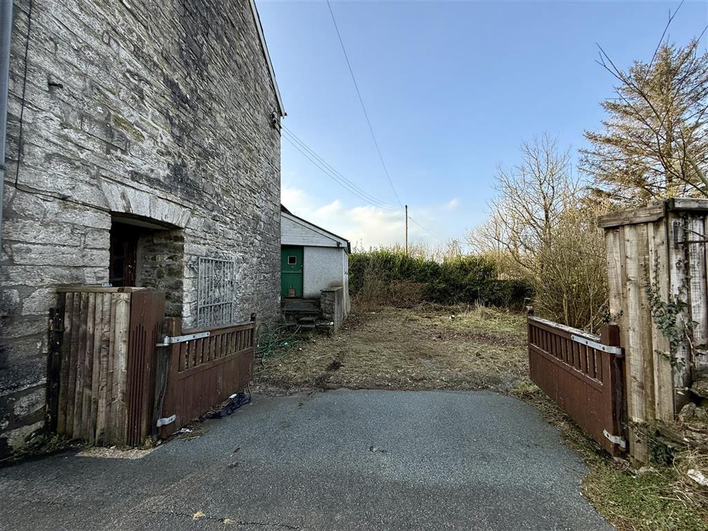 Swn Y Nant, New Inn, PENCADER, Dyfed, SA39 9AZ