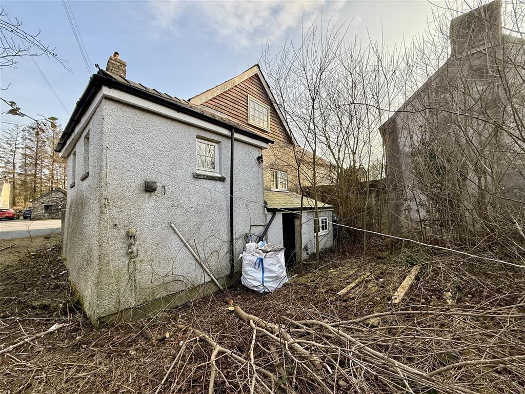 Swn Y Nant, New Inn, PENCADER, Dyfed, SA39 9AZ