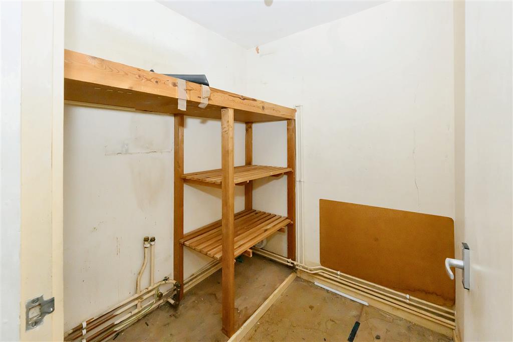 29, Playford Square, LUTON, Bedfordshire, LU4 9BE