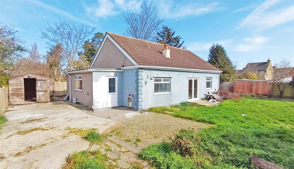 35, Cross Road, ROMFORD, Essex, RM7 8AU