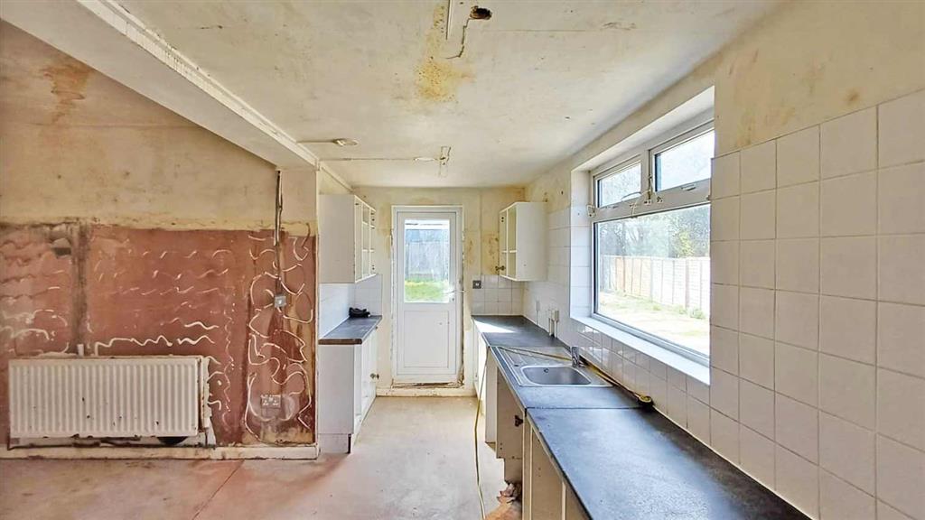 35, Cross Road, ROMFORD, Essex, RM7 8AU