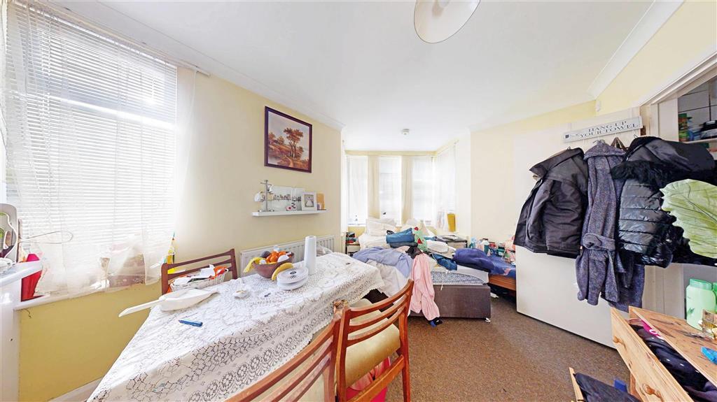 325, High Town Road, LUTON, Bedfordshire, LU2 0DB