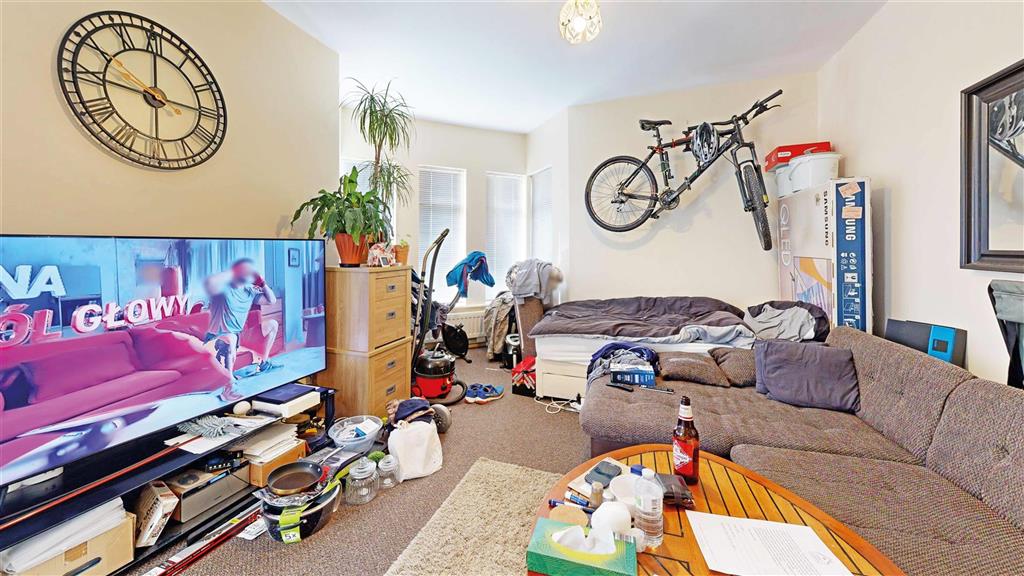 325, High Town Road, LUTON, Bedfordshire, LU2 0DB