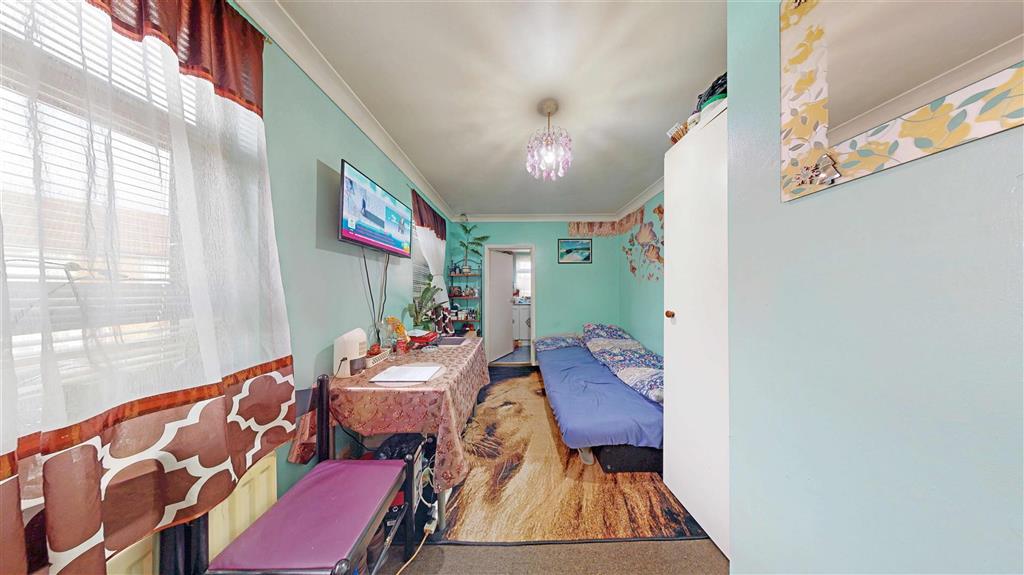 325, High Town Road, LUTON, Bedfordshire, LU2 0DB