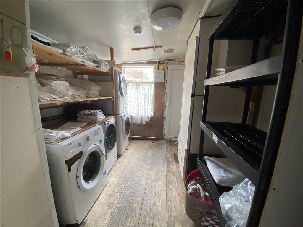 Llanion Lodge, 26, London Road, PEMBROKE DOCK, Dyfed, SA72 6DT