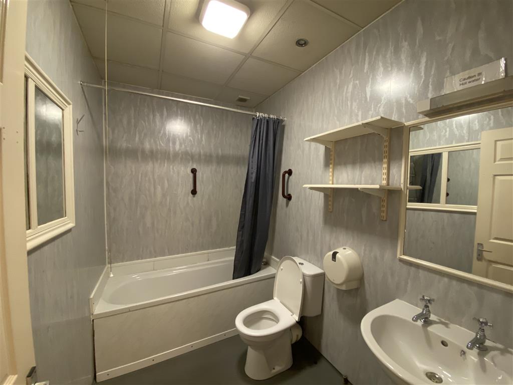 Llanion Lodge, 26, London Road, PEMBROKE DOCK, Dyfed, SA72 6DT