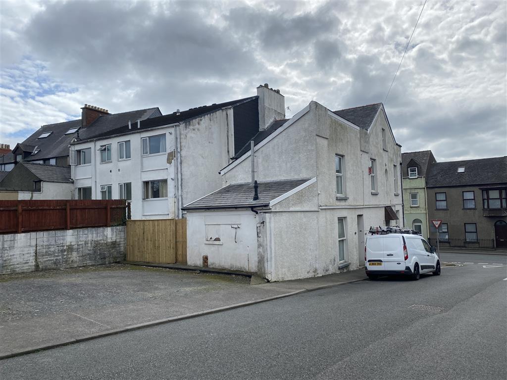 Llanion Lodge, 26, London Road, PEMBROKE DOCK, Dyfed, SA72 6DT