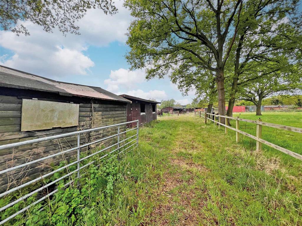 Orchard Stables, Woodlands Lane, COBHAM, Surrey, KT11 3QA