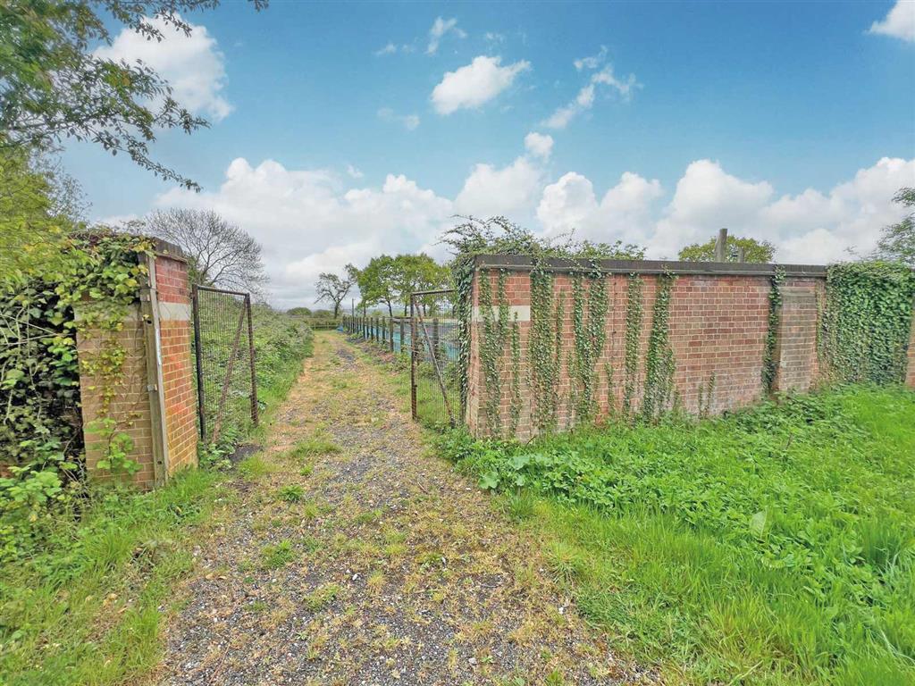 Orchard Stables, Woodlands Lane, COBHAM, Surrey, KT11 3QA