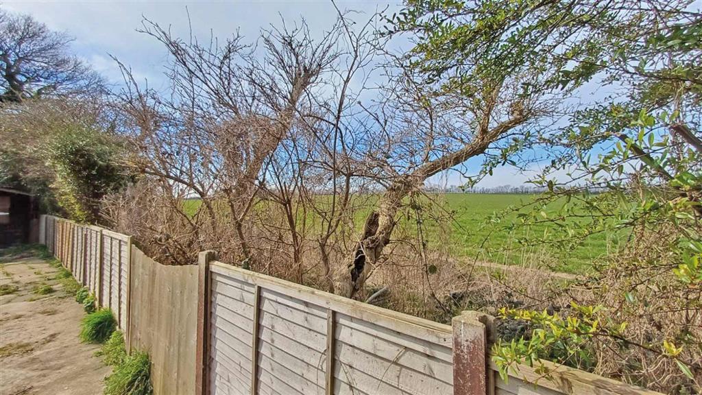 35, Cross Road, ROMFORD, Essex, RM7 8AU