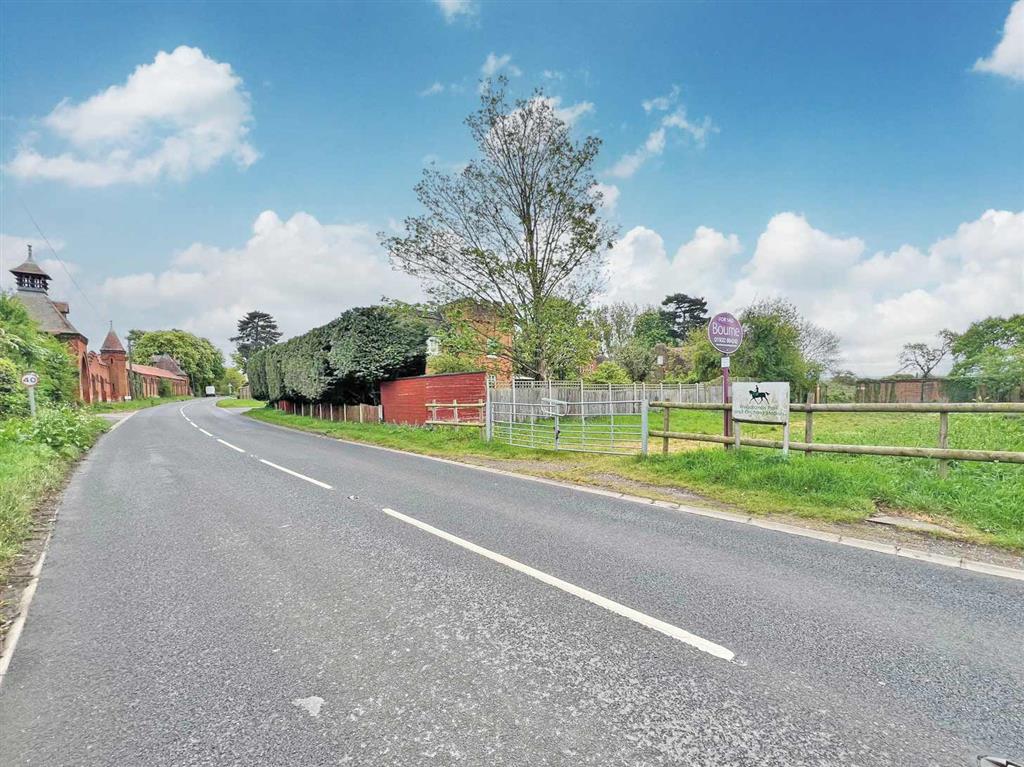 Orchard Stables, Woodlands Lane, COBHAM, Surrey, KT11 3QA