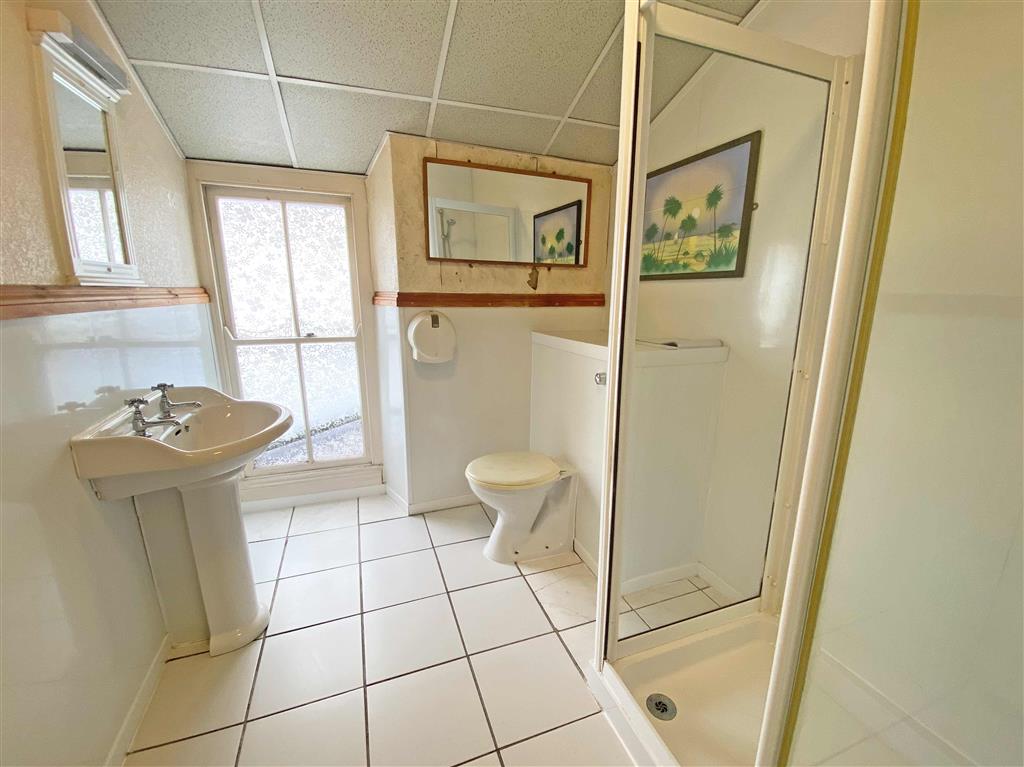 Llanion Lodge, 26, London Road, PEMBROKE DOCK, Dyfed, SA72 6DT