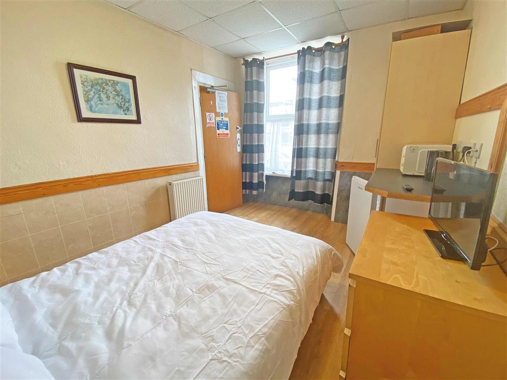 Llanion Lodge, 26, London Road, PEMBROKE DOCK, Dyfed, SA72 6DT