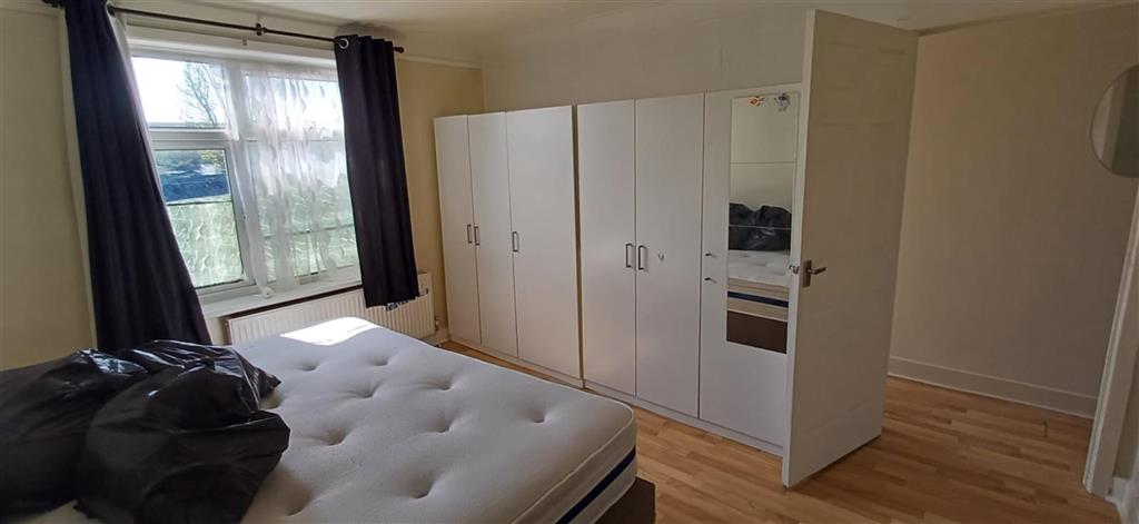 74A, Edgware Way, EDGWARE, Middlesex, HA8 8JS