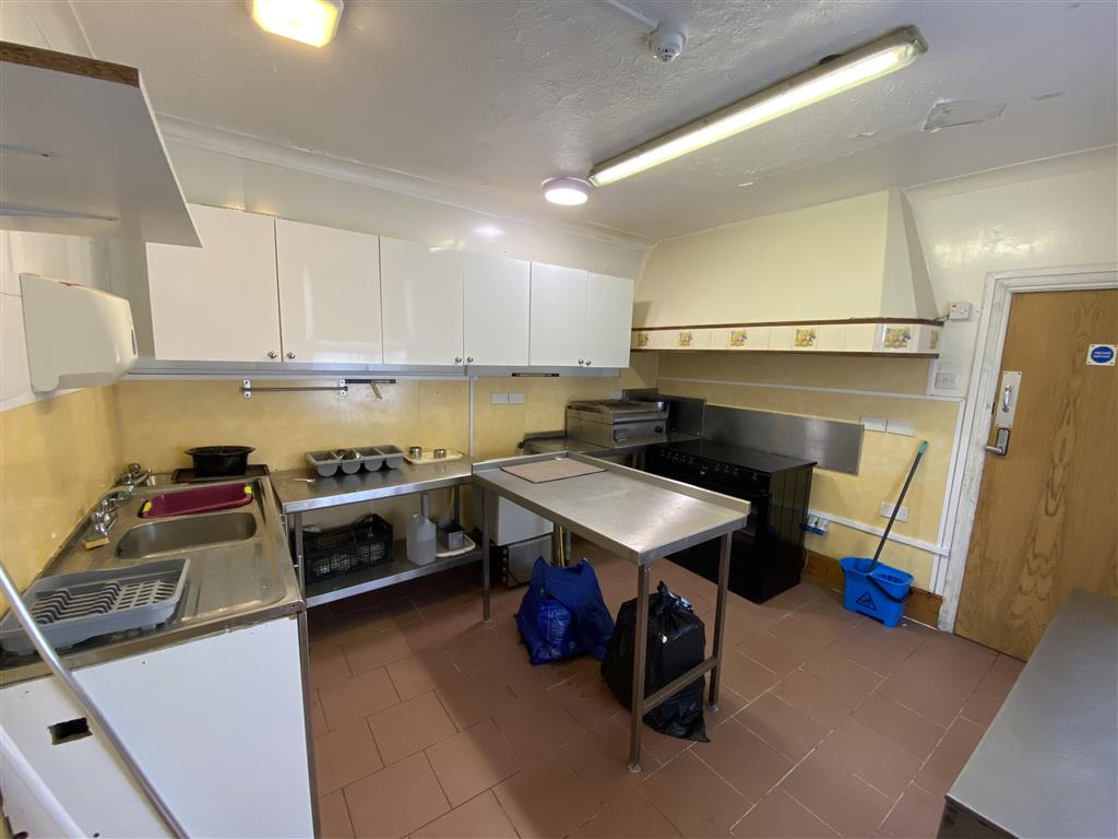 Llanion Lodge, 26, London Road, PEMBROKE DOCK, Dyfed, SA72 6DT