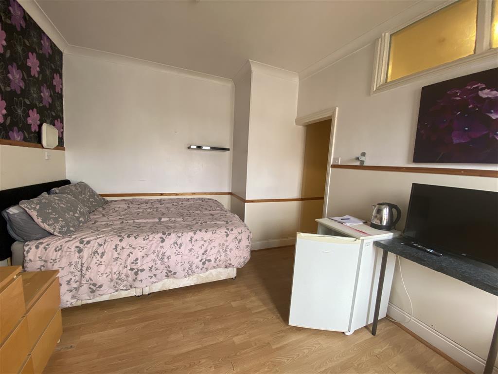 Llanion Lodge, 26, London Road, PEMBROKE DOCK, Dyfed, SA72 6DT