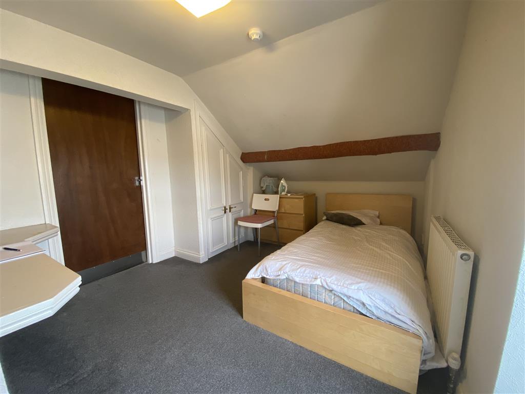 Llanion Lodge, 26, London Road, PEMBROKE DOCK, Dyfed, SA72 6DT