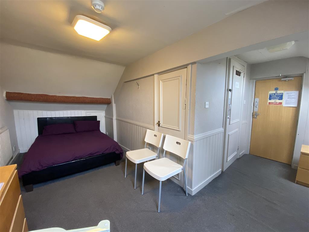 Llanion Lodge, 26, London Road, PEMBROKE DOCK, Dyfed, SA72 6DT