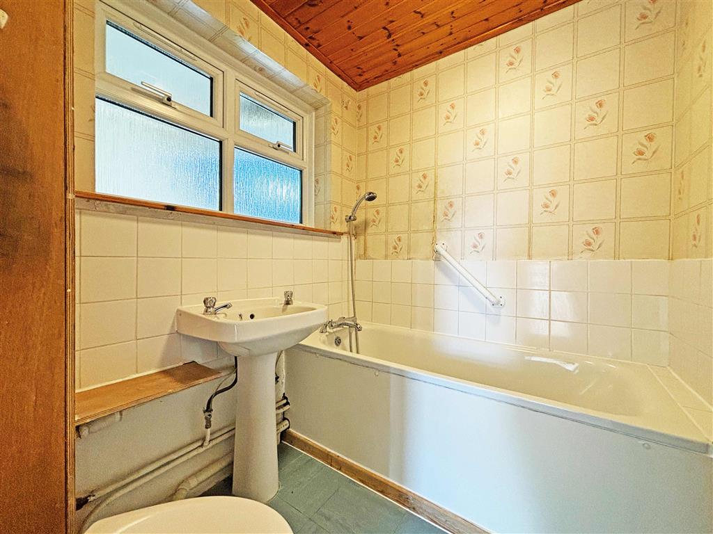 128, Chace Avenue, POTTERS BAR, Hertfordshire, EN6 5NP