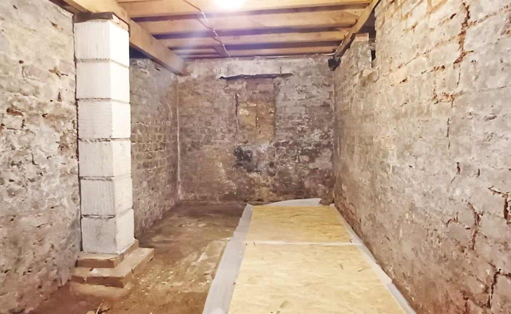 Basement Area, 42, Baldry Gardens, STREATHAM, London, SW16 3DJ