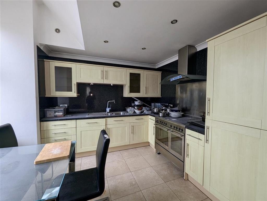 Flat 1, Vernon Court, Warren Road, TORQUAY, Devon, TQ2 5TR