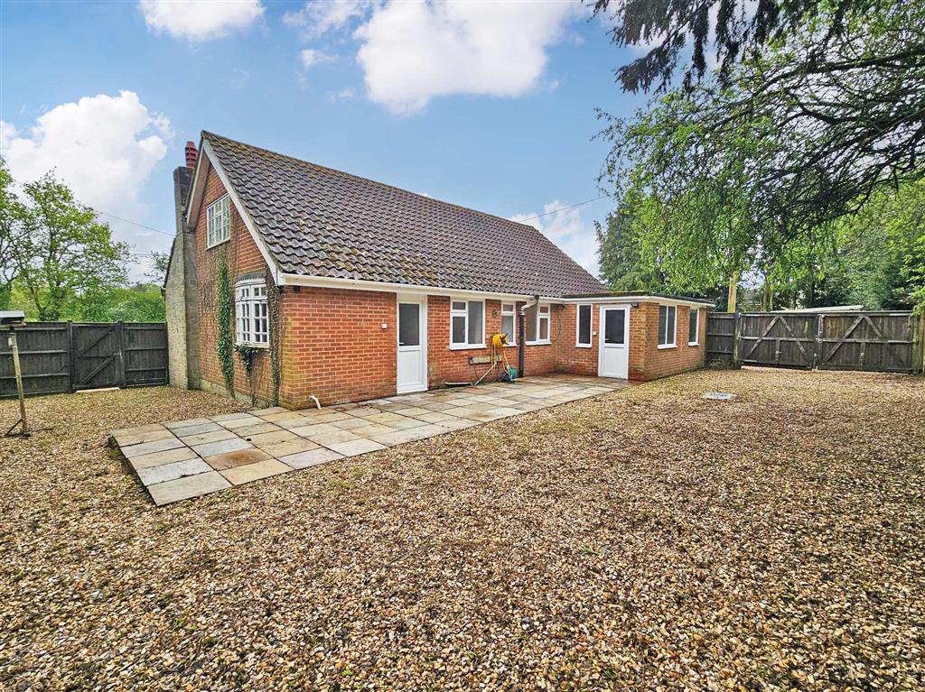 Luckystone, Carters Clay Road, ROMSEY, Hampshire, SO51 0GL