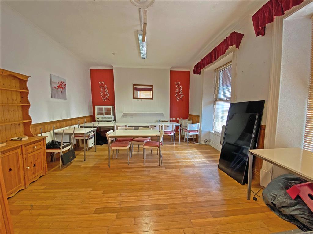 Llanion Lodge, 26, London Road, PEMBROKE DOCK, Dyfed, SA72 6DT