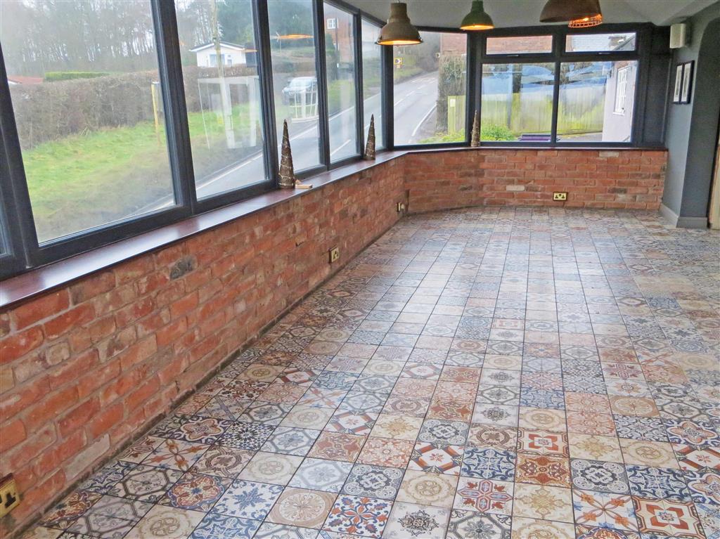 Swan House, Knowle Sands, BRIDGNORTH, Shropshire, WV16 5JL